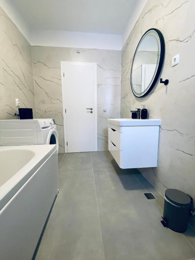 West Apartments Zadar Eksteriør billede